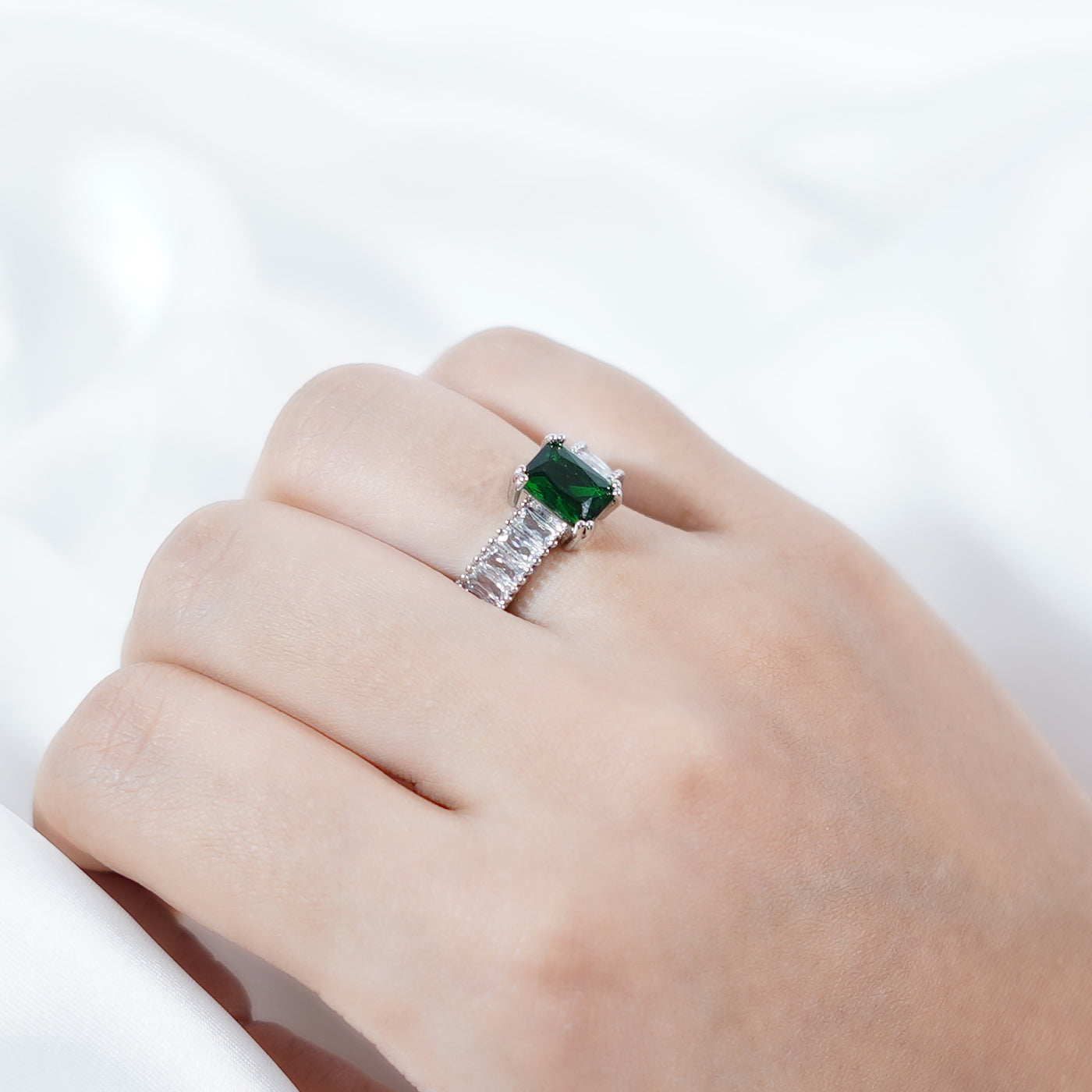 Green Cubic Ring